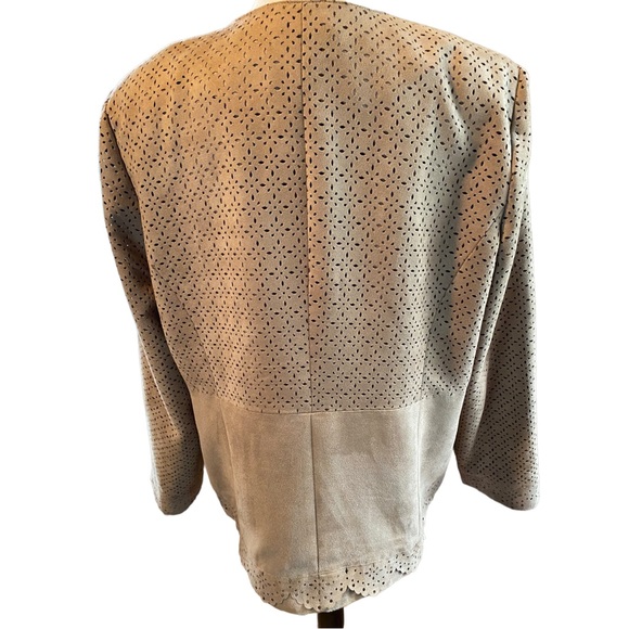 Chico’s Women’s Faux Suede Jacket Tan (2) - Picture 5 of 7